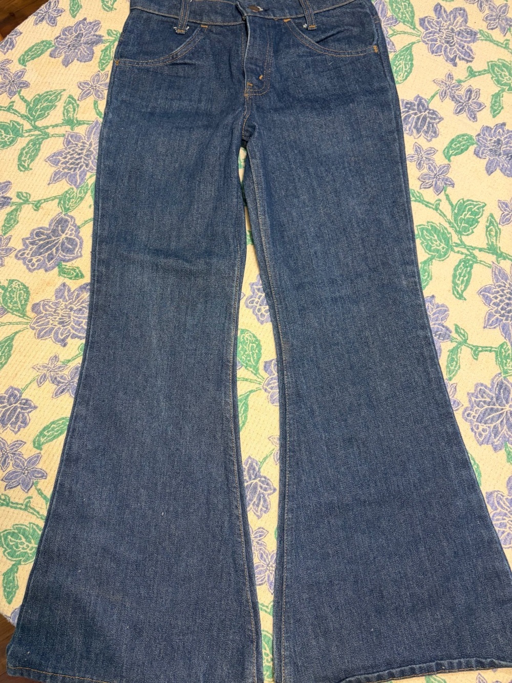 Classic Women's Flared Jeans - Blue